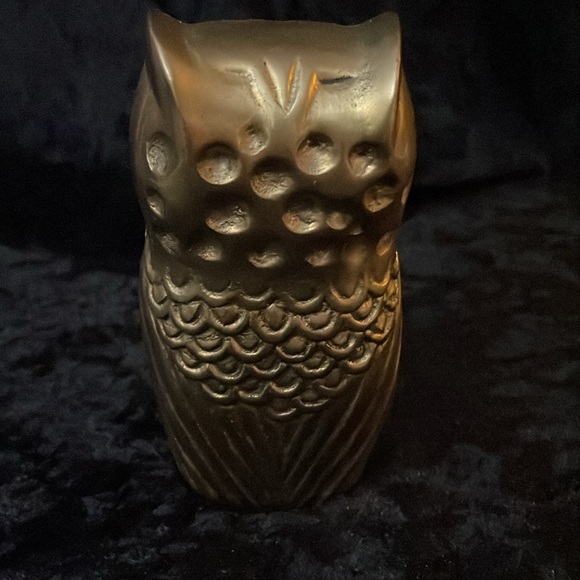 Brass owl heavy, 4 and a quarter high by 2 and a half wide. Very unusual. - Picture 2 of 3